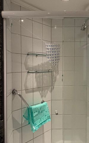 Apartamento à venda com 35m², 1 quarto e 1 vaga Apartamento à venda com 35m², 1 quarto e 1 vagaFlat banheiro