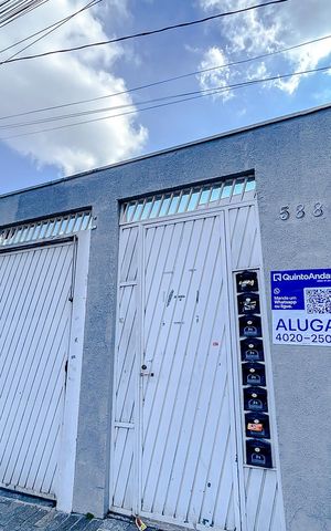 Casa para alugar com 80m², 3 quartos e 2 vagasFachada com Plaquinha