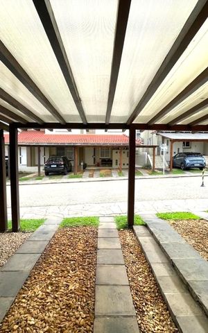 Casa de condomínio à venda com 123m², 4 quartos e 2 vagas