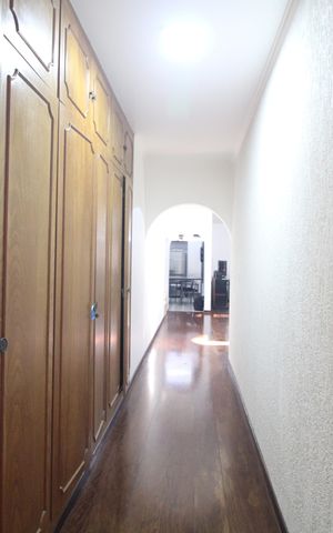 Casa à venda com 194m², 3 quartos e 3 vagasCorredor