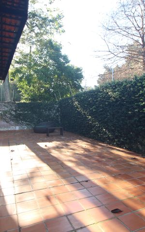 Casa à venda com 194m², 3 quartos e 3 vagasFundos da casa