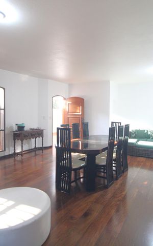 Casa à venda com 194m², 3 quartos e 3 vagasSala