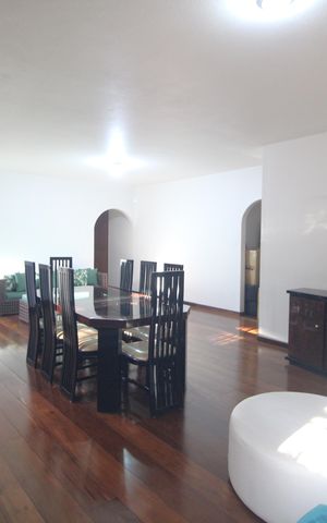 Casa à venda com 194m², 3 quartos e 3 vagasSala