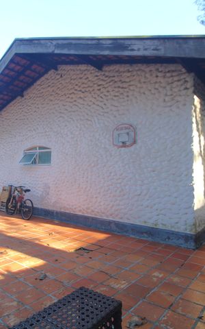 Casa à venda com 194m², 3 quartos e 3 vagasFundos da casa
