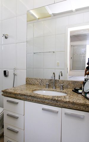 Apartamento à venda com 82m², 2 quartos e 2 vagasBanheiro da Suíte