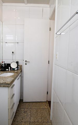 Apartamento à venda com 82m², 2 quartos e 2 vagasBanheiro da Suíte