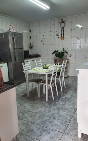 Casa à venda com 221m², 3 quartos e 2 vagas Casa à venda com 221m², 3 quartos e 2 vagasCozinha