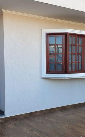 Casa à venda com 221m², 3 quartos e 2 vagas Casa à venda com 221m², 3 quartos e 2 vagasÁrea externa