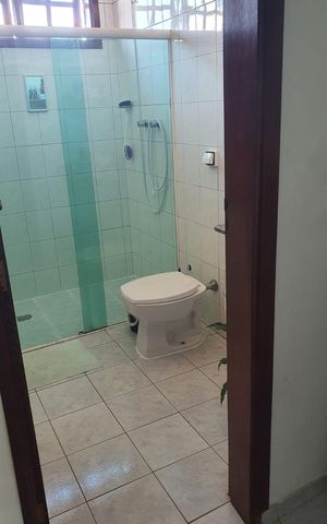 Casa à venda com 221m², 3 quartos e 2 vagas Casa à venda com 221m², 3 quartos e 2 vagasBanheiro