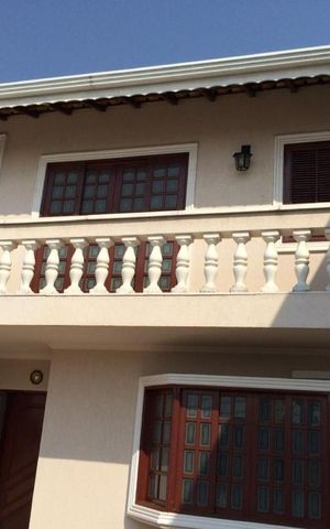Casa à venda com 221m², 3 quartos e 2 vagas Casa à venda com 221m², 3 quartos e 2 vagasÁrea externa