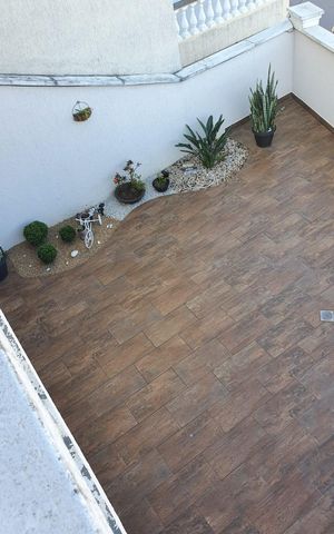 Casa à venda com 221m², 3 quartos e 2 vagas Casa à venda com 221m², 3 quartos e 2 vagasÁrea externa