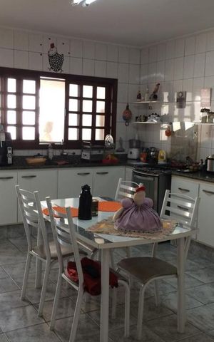 Casa à venda com 221m², 3 quartos e 2 vagas Casa à venda com 221m², 3 quartos e 2 vagasCozinha