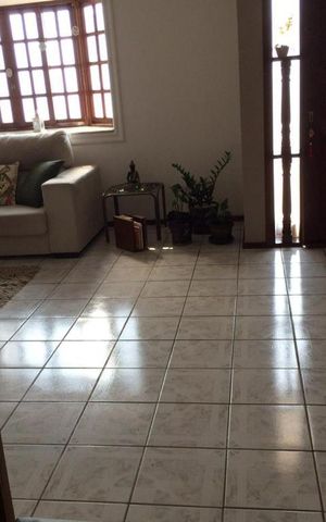 Casa à venda com 221m², 3 quartos e 2 vagas Casa à venda com 221m², 3 quartos e 2 vagasSala
