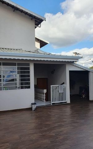 Casa à venda com 221m², 3 quartos e 2 vagas Casa à venda com 221m², 3 quartos e 2 vagasÁrea externa