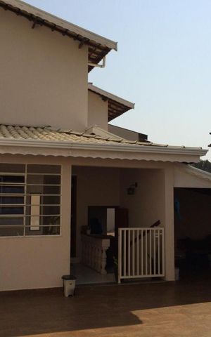 Casa à venda com 221m², 3 quartos e 2 vagas Casa à venda com 221m², 3 quartos e 2 vagasÁrea externa