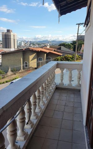 Casa à venda com 221m², 3 quartos e 2 vagas Casa à venda com 221m², 3 quartos e 2 vagasVaranda