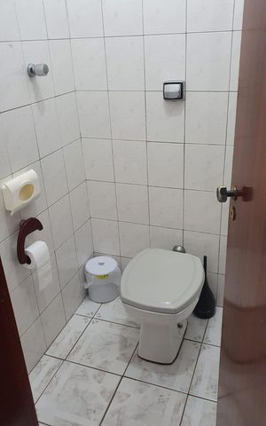 Casa à venda com 221m², 3 quartos e 2 vagas Casa à venda com 221m², 3 quartos e 2 vagasBanheiro