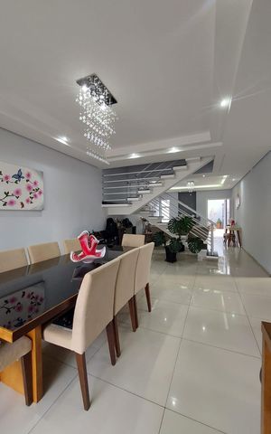 Casa à venda com 290m², 3 quartos e 4 vagas Casa à venda com 290m², 3 quartos e 4 vagasSala de Jantar