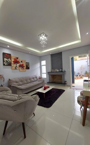 Casa à venda com 290m², 3 quartos e 4 vagas Casa à venda com 290m², 3 quartos e 4 vagasSala