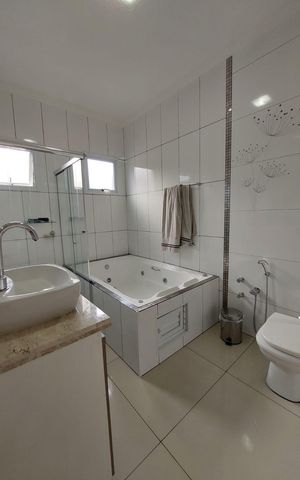 Casa à venda com 290m², 3 quartos e 4 vagas Casa à venda com 290m², 3 quartos e 4 vagasBanheiro