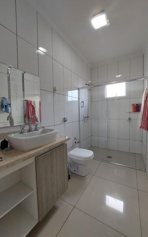 Casa à venda com 290m², 3 quartos e 4 vagas Casa à venda com 290m², 3 quartos e 4 vagasBanheiro