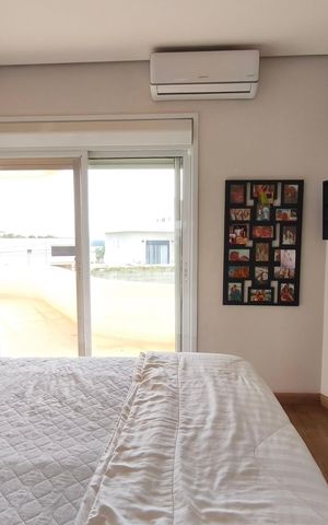 Casa de condomínio à venda com 318m², 4 quartos e 4 vagas Casa de condomínio à venda com 318m², 4 quartos e 4 vagasSuíte 2