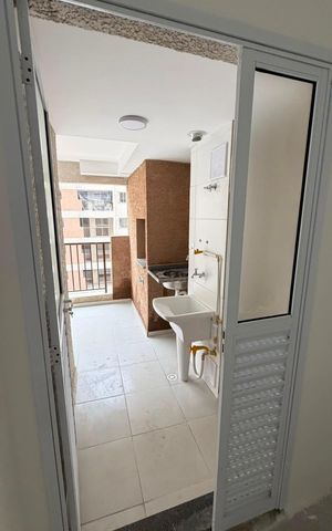 Apartamento para alugar com 54m², 2 quartos e 1 vaga Apartamento para alugar com 54m², 2 quartos e 1 vagaVaranda