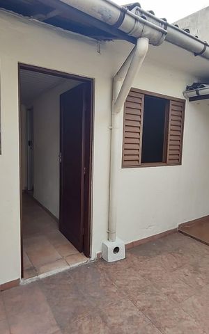 Casa à venda com 200m², 3 quartos e 4 vagas Casa à venda com 200m², 3 quartos e 4 vagasÁrea externa