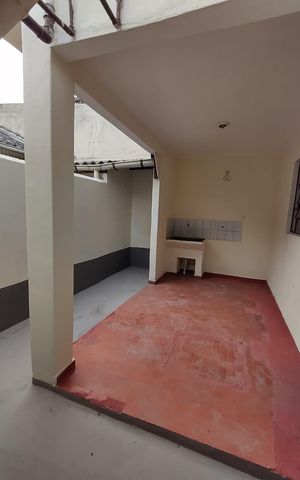 Casa à venda com 200m², 3 quartos e 4 vagas Casa à venda com 200m², 3 quartos e 4 vagasÁrea externa