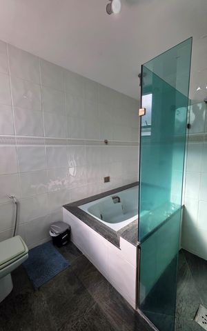 Apartamento para alugar com 248m², 4 quartos e 2 vagasBanheiro