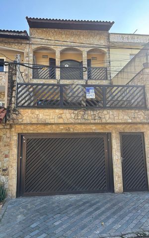 Casa à venda com 225m², 3 quartos e 4 vagasFachada 