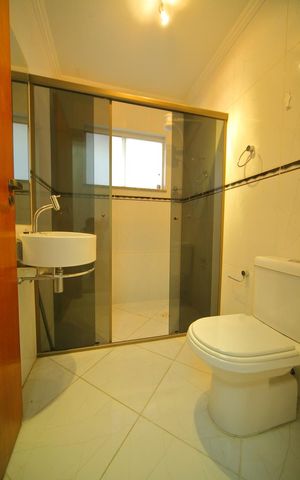 Casa à venda com 225m², 3 quartos e 4 vagasBanheiro/lavabo da Sala 
