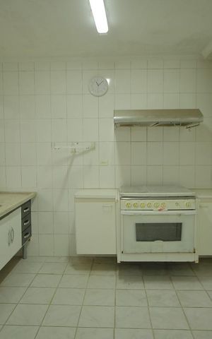 Casa à venda com 225m², 3 quartos e 4 vagasEdícula - Cozinha 