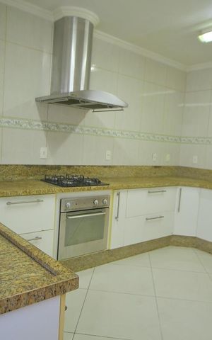 Casa à venda com 225m², 3 quartos e 4 vagasCozinha 