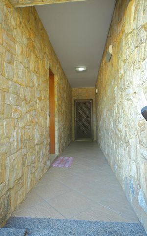 Casa à venda com 225m², 3 quartos e 4 vagasCorredor Lateral 