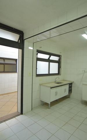 Casa à venda com 225m², 3 quartos e 4 vagasEdícula - Cozinha 