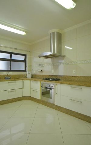 Casa à venda com 225m², 3 quartos e 4 vagasCozinha 