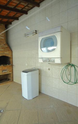Casa à venda com 225m², 3 quartos e 4 vagasEdícula - Área de Serviço