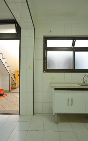 Casa à venda com 225m², 3 quartos e 4 vagasEdícula - Cozinha 