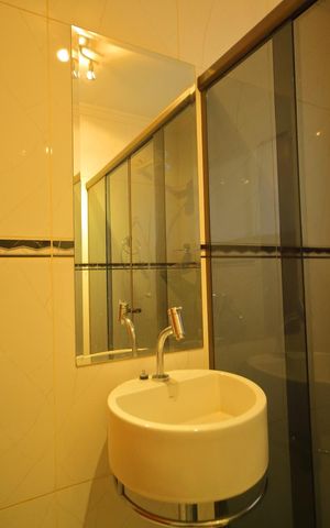 Casa à venda com 225m², 3 quartos e 4 vagasBanheiro/lavabo da Sala 