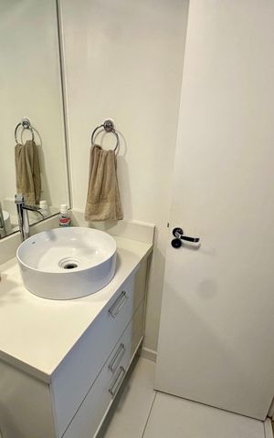 Apartamento para alugar com 78m², 2 quartos e 2 vagas Apartamento para alugar com 78m², 2 quartos e 2 vagasBanheiro 1