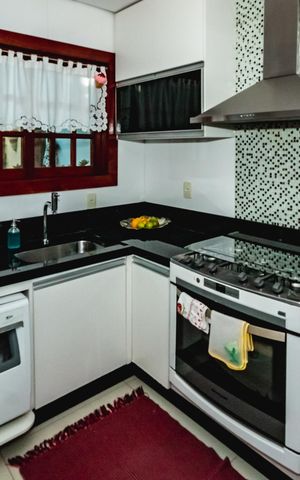 Casa à venda com 330m², 4 quartos e 4 vagasCozinha