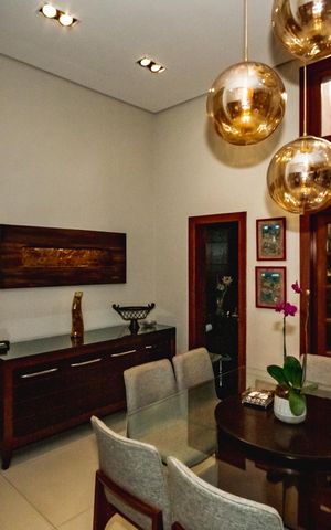 Casa à venda com 330m², 4 quartos e 4 vagasSala de Jantar