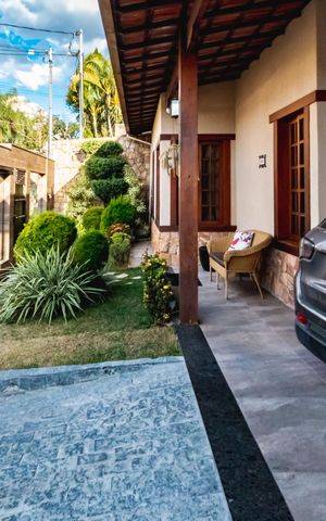 Casa à venda com 330m², 4 quartos e 4 vagasGaragem