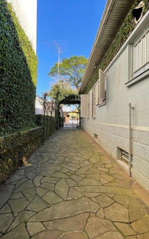 Casa para alugar com 253m², 4 quartos e 2 vagas Casa para alugar com 253m², 4 quartos e 2 vagasÁrea externa