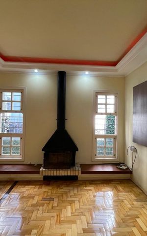 Casa para alugar com 253m², 4 quartos e 2 vagas Casa para alugar com 253m², 4 quartos e 2 vagasSala