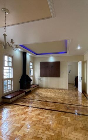 Casa para alugar com 253m², 4 quartos e 2 vagas Casa para alugar com 253m², 4 quartos e 2 vagasSala