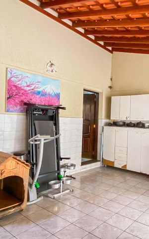 Casa à venda com 315m², 2 quartos e 2 vagas Casa à venda com 315m², 2 quartos e 2 vagasÁrea de Serviço