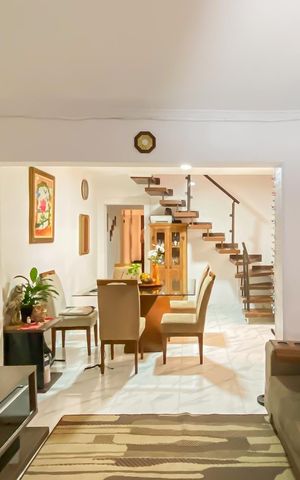 Casa à venda com 315m², 2 quartos e 2 vagas Casa à venda com 315m², 2 quartos e 2 vagasSala