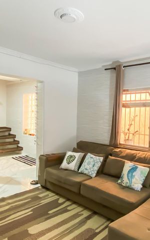 Casa à venda com 315m², 2 quartos e 2 vagas Casa à venda com 315m², 2 quartos e 2 vagasSala